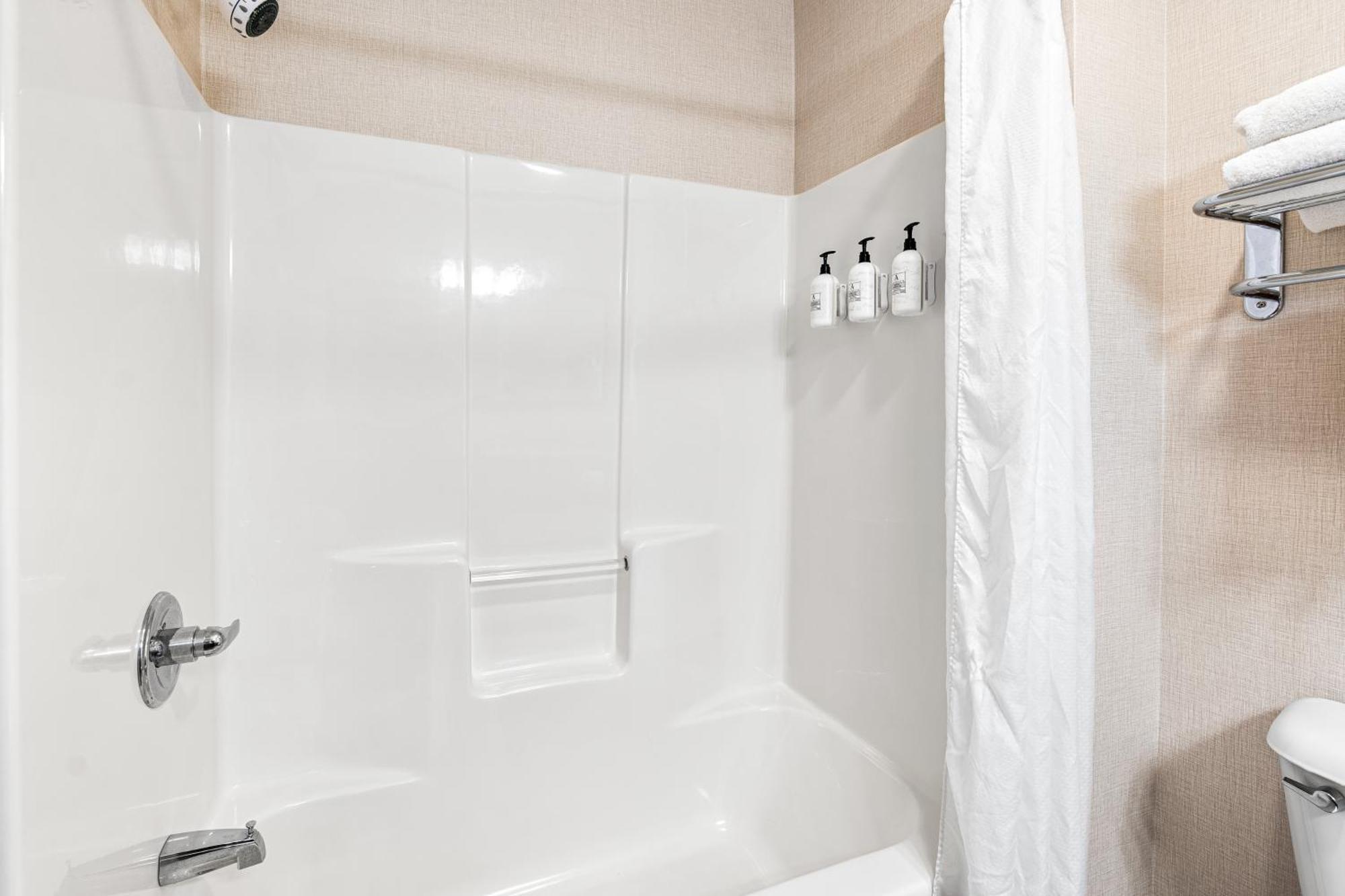 Boarders Inn & Suites By Cobblestone Hotels - Shawano Ngoại thất bức ảnh