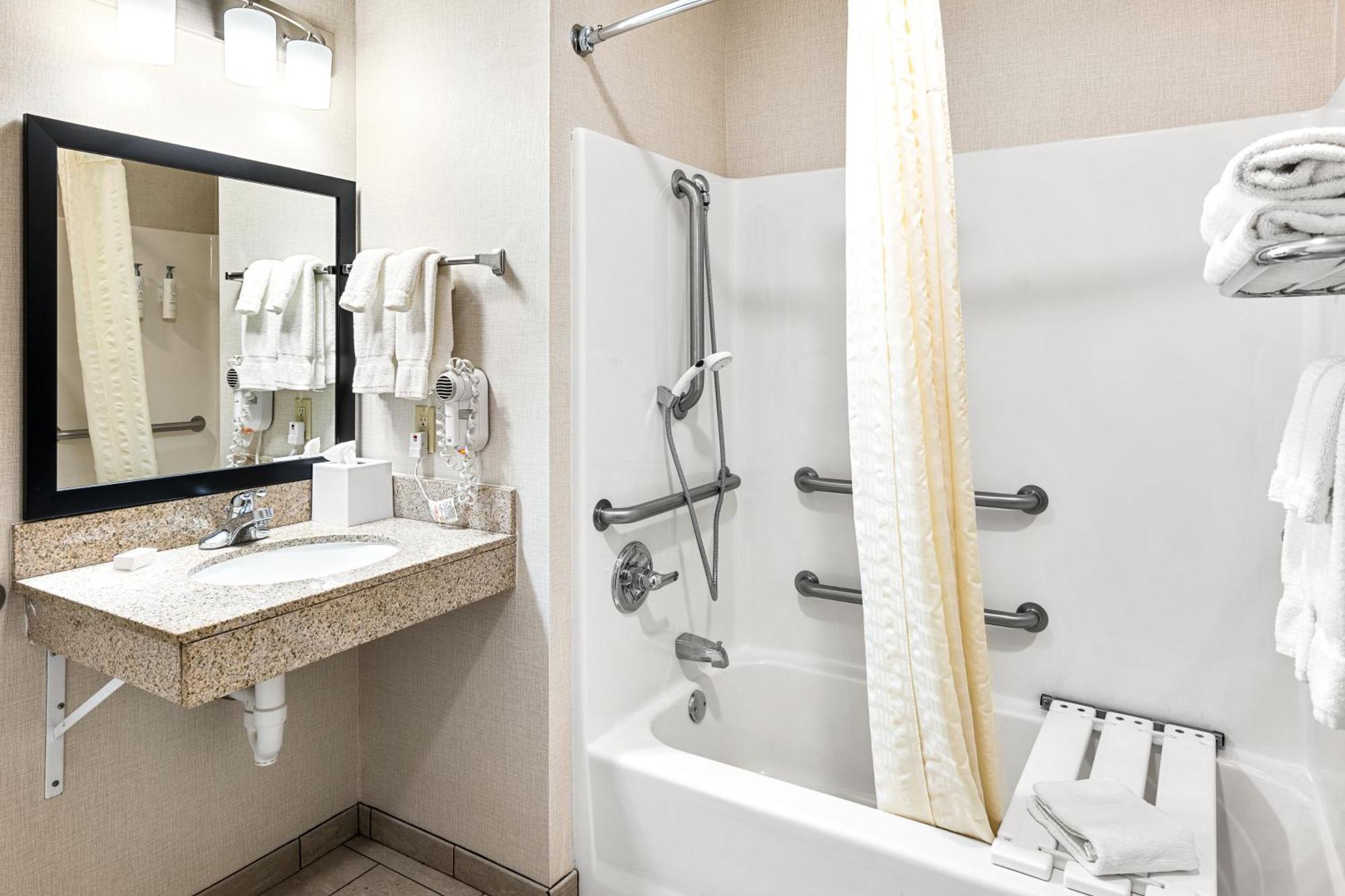 Boarders Inn & Suites By Cobblestone Hotels - Shawano Ngoại thất bức ảnh