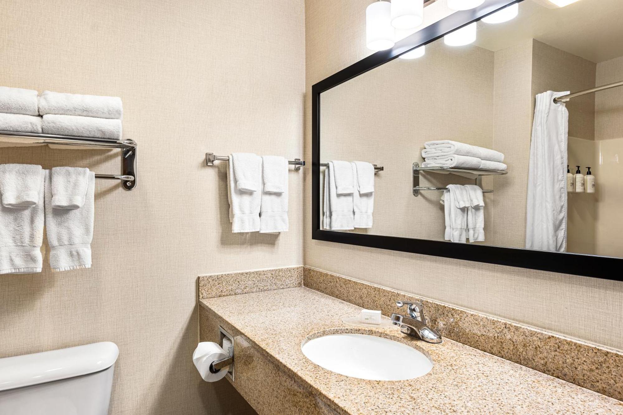 Boarders Inn & Suites By Cobblestone Hotels - Shawano Ngoại thất bức ảnh